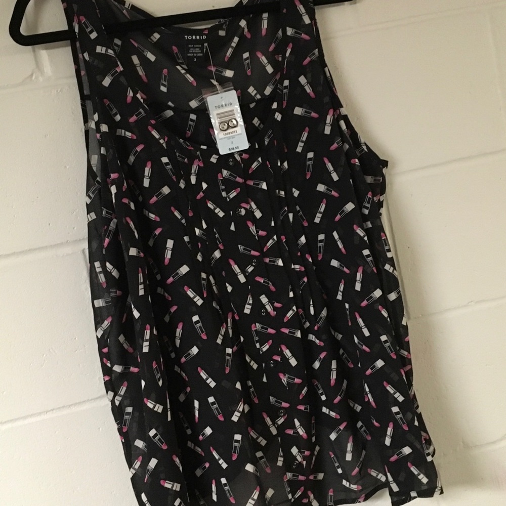 Lipstick print tank blouse